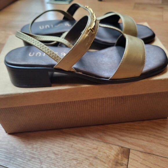 Unisa Daphne Gold Leather Sandle Size 8 Open Toe Dressy Summer Sandle - Picture 6 of 7